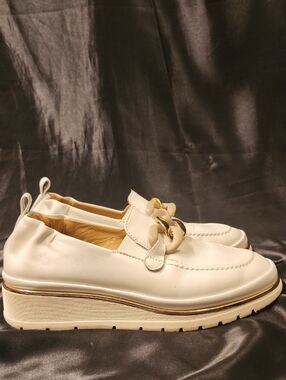 Sesto Meucci White Platform Loafers with Gold Chain. Napa Leather.